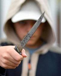 Нападение с ножом девушки-подростка